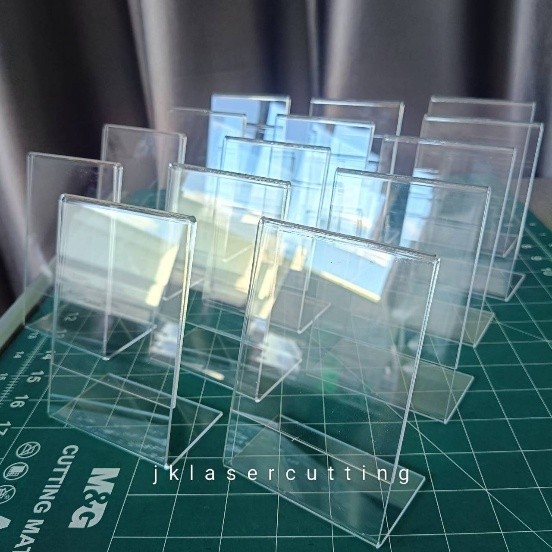 แผ่นอะคริลิค กระจกแก้ว Mockup อะคริลิค