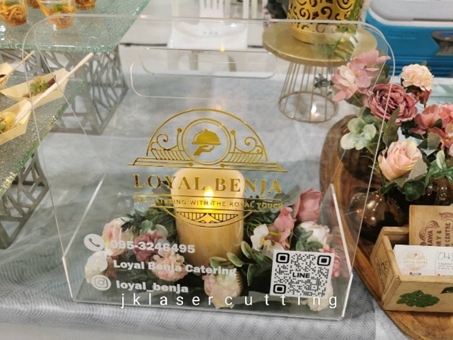 แผ่นอะคริลิค กระจกแก้ว Mockup อะคริลิค