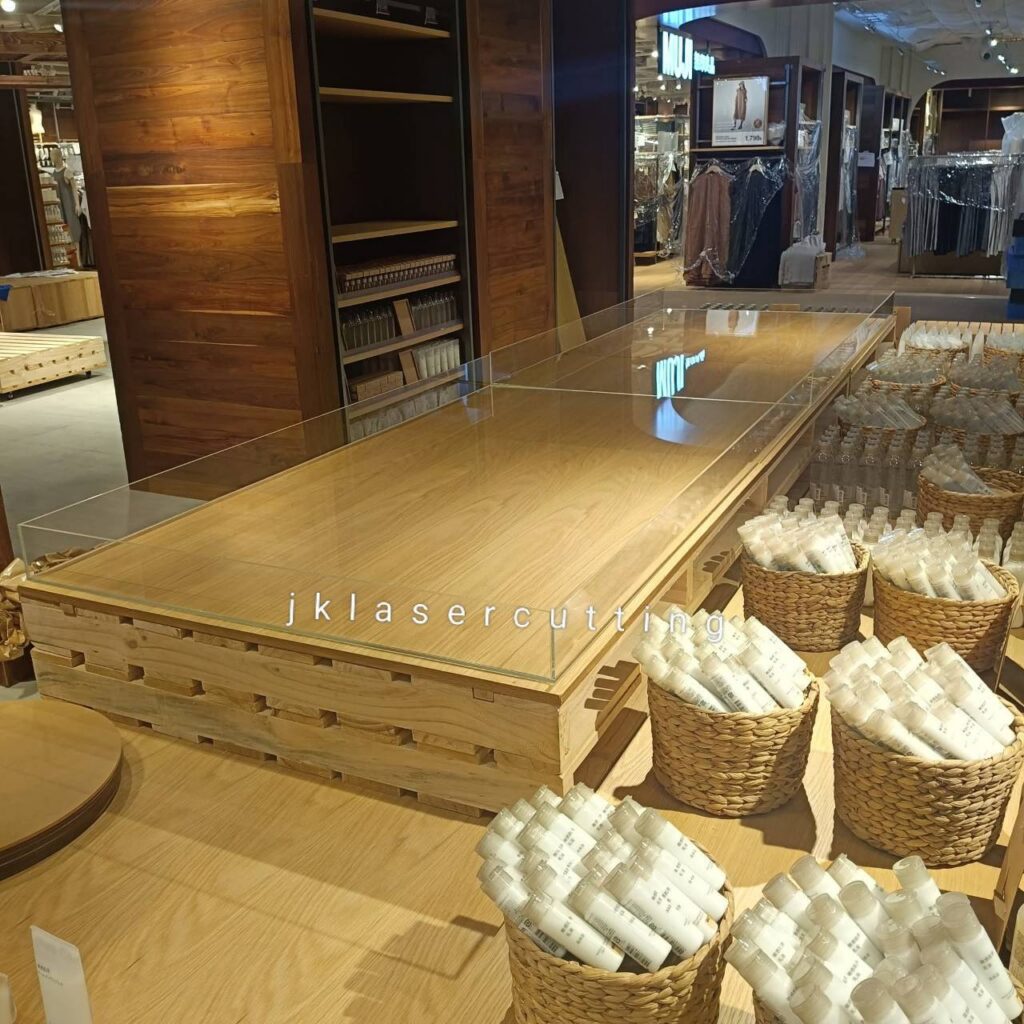 อะคริลิคใช้กับงานบิ้วอินแทนกระจก