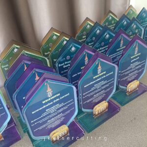 โล่ห์อะคริลิคมีกี่แบบ โล่ห์อะคริลิคแบบมาตรฐาน โล่ห์อะคริลิคแบบสั่งทำพิเศษ